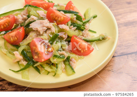 tuna and cucumber salad 97584265