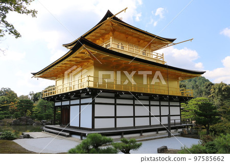 Kinkaku-ji Temple in autumn popular with students on school excursions 97585662