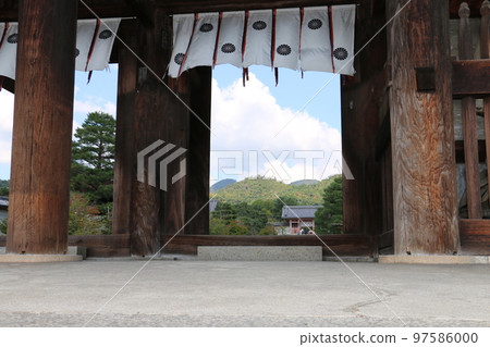廣闊的京都御室中的仁和寺 廣闊的京都御室中的仁和寺 97586000
