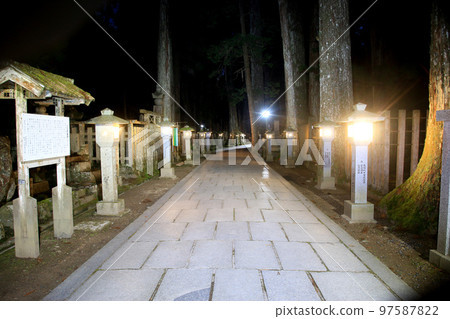 Pilgrimage route and lanterns, Mount Koya (Koya Town, Wakayama Prefecture) Pilgrimage route and lanterns, Mount Koya (Koya Town, Wakayama Prefecture) 97587822