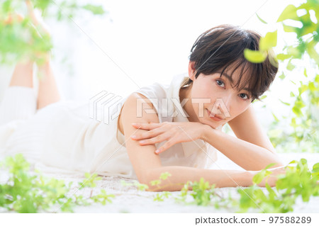 Female beauty beauty skin care living room 97588289