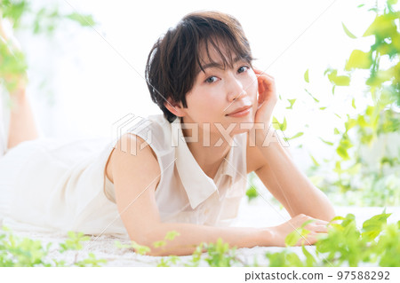 Female beauty beauty skin care living room 97588292