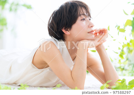 Female beauty beauty skin care living room 97588297