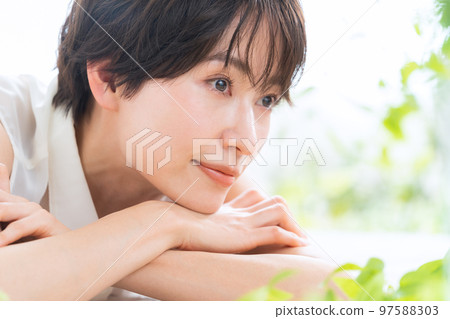 Female beauty beauty skin care living room 97588303