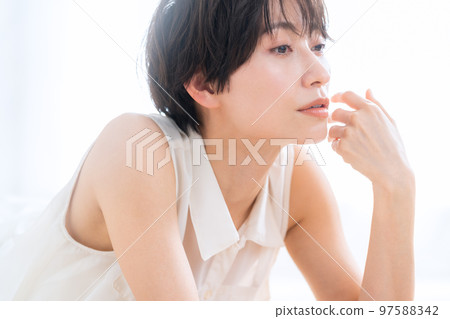 Female beauty beauty skin care living room 97588342