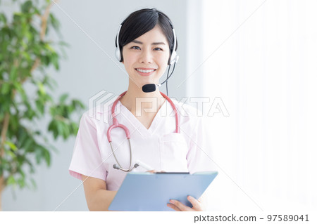 Medical image Portrait of a female doctor who provides online medical care 97589041