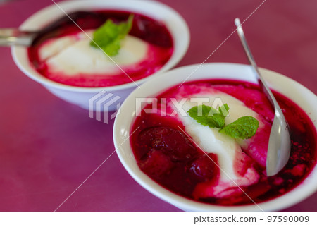 Iced prickly pear tofu pudding 97590009