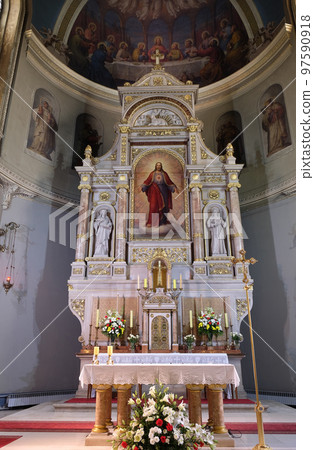 Main altar in Basilica of the Sacred Heart of Jesus in Zagreb, Croatia 97590918