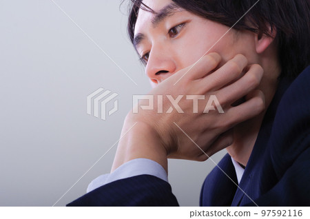 A young man who seems to be physically and mentally difficult 97592116