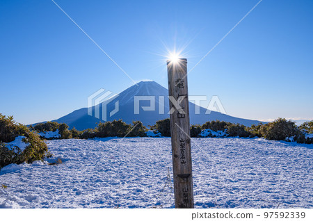 A superb view of the summit of Mt. Ryugatake and Mt. Fuji in winter 97592339