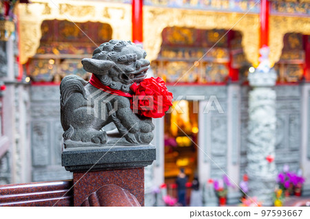 Lion statue in Chinese temple 97593667