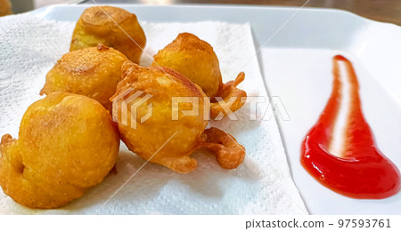 Indian snack pakora with sauce on wooden background with copy space 97593761