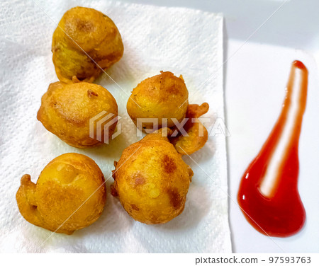 Indian snack pakora with sauce on wooden background with copy space 97593763