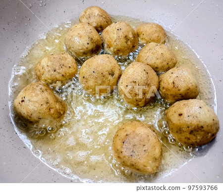 An Indian Street Food Group of Frying Pakora or Bhajiya in oil An Indian Street Food Group of Frying Pakora or Bhajiya in oil 97593766