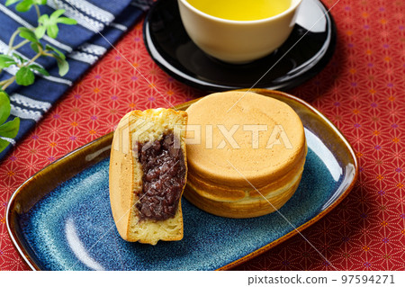 Kaiten-yaki and tea Kaiten-yaki and tea 97594271