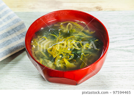 海帶味噌湯,配料豐富 海帶味噌湯,配料豐富 97594465