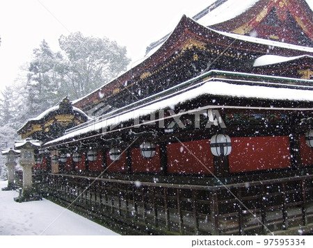Kyoto Kitano Tenmangu Shrine snow scene 97595334