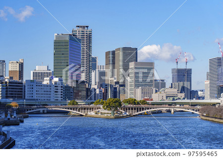 從天滿橋看大阪的中之島風景 從天滿橋看大阪的中之島風景 97595465