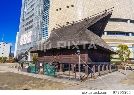 大阪歷史博物館前法圓坂遺址的高架地板倉庫（大阪市中央區大手前） 97595503