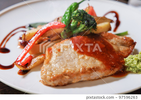 多汁美味的豬排 多汁美味的豬排 97596263