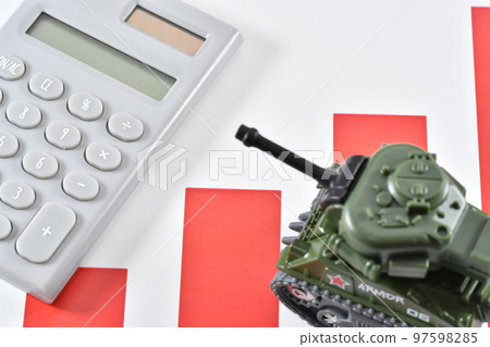 坦克和圖表增加國防開支的形象 坦克和圖表增加國防開支的形象 97598285