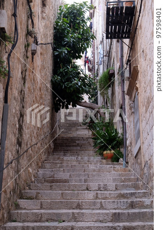 Narrow street inside Dubrovnik old town, Croatia Narrow street inside Dubrovnik old town, Croatia 97598401
