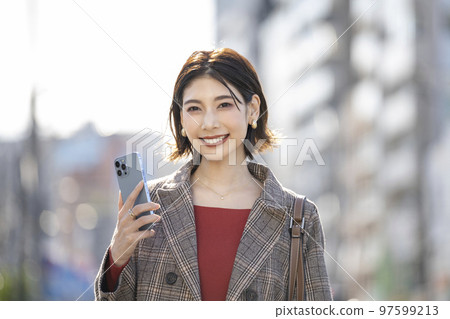 Arasa woman with a smartphone 97599213