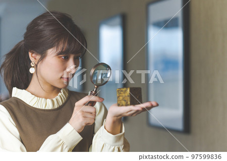 elegant woman portrait 97599836