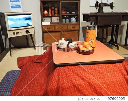 昭和時代有被爐的客廳 97600005