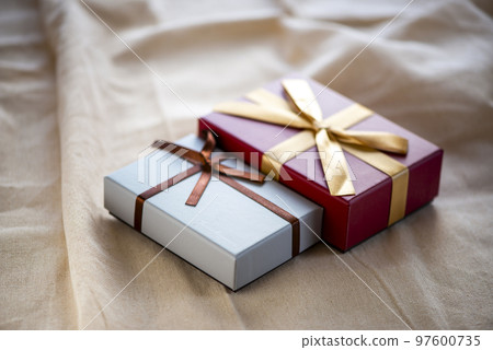 Present Present 97600735