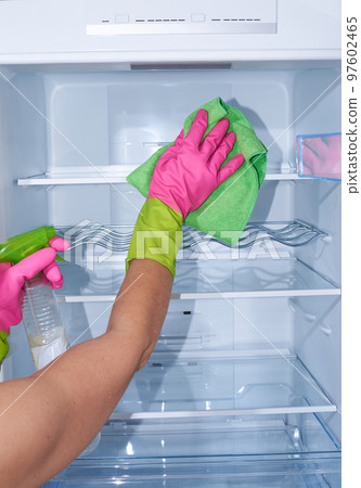 Cleaning refrigerator with rag Cleaning refrigerator with rag 97602465