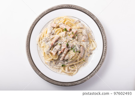 Creamy pasta with brown mushrooms and truffle sauce 97602493