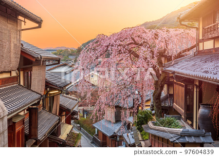 Kyoto, Japan springtime in the historic Higashiyama 97604839