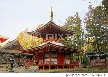 高野山壇上伽藍東塔(和歌山縣高野町) 高野山壇上伽藍東塔(和歌山縣高野町) 97606311