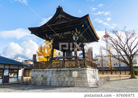 古京都東本願寺鐘樓和京都塔 古京都東本願寺鐘樓和京都塔 97606975