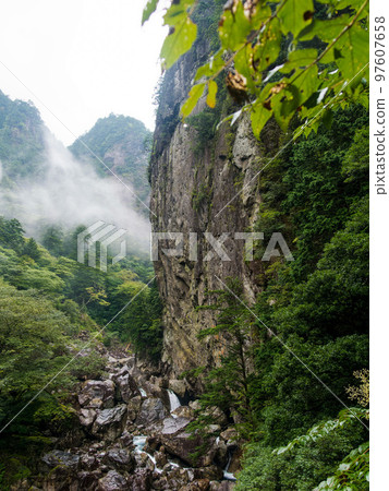 Scenery of Osugi Gorge (Byodogaku) 97607658