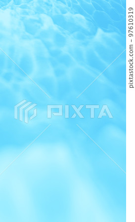 光照入水中。焦散。美麗的背景圖像。 (垂直的) 光照入水中。焦散。美麗的背景圖像。 (垂直的) 97610319
