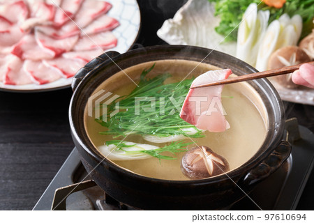 Yellowtail fillets submerged in hot water: yellowtail shabu 97610694