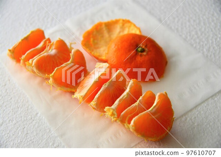 How to peel mandarin oranges How to peel mandarin oranges 97610707
