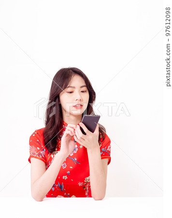traditional cheongsam using smart phone isolated on white background 97612098