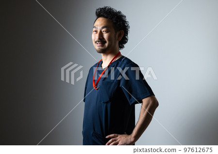 留著鬍鬚的男人 97612675