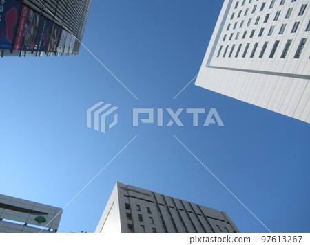 建築物之間的山谷 建築物之間的山谷 97613267