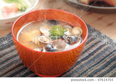 Shijimino miso soup 97614703