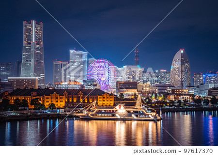 Night view of Yokohama Minato Mirai 97617370