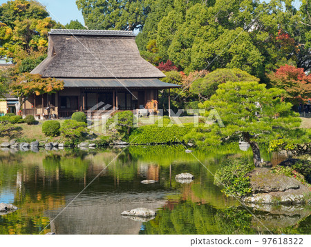 水前寺成壽園(水前寺公園)、大名庭園、日本庭園(熊本縣熊本市的旅遊景點) 水前寺成壽園(水前寺公園)、大名庭園、日本庭園(熊本縣熊本市的旅遊景點) 97618322