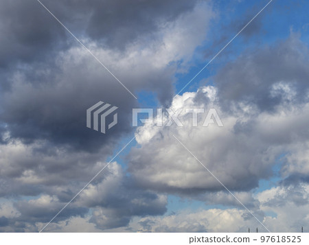 冬天藍天白雪雲 97618525