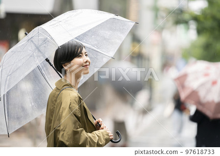 Young woman holding a vinyl umbrella 97618733