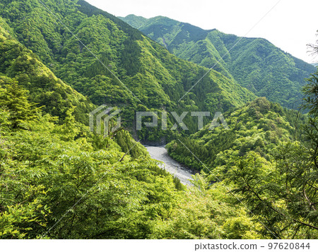 以夢幻吊橋聞名的靜岡縣川根本町墨又峽 以夢幻吊橋聞名的靜岡縣川根本町墨又峽 97620844