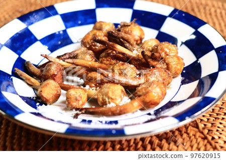 Deep-fried small mulberry 97620915
