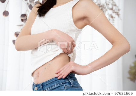 Woman checking waist [Parts cut] 97621669